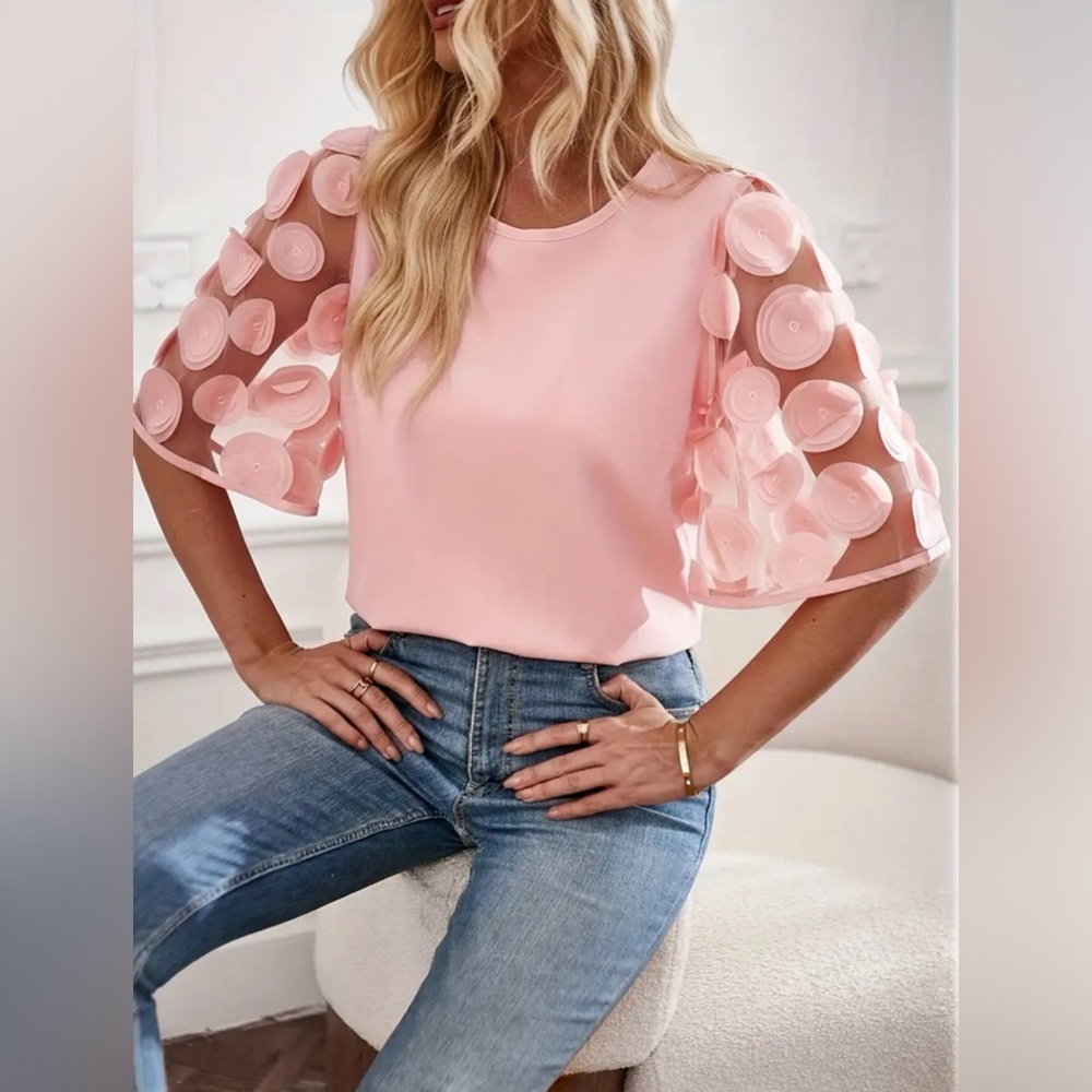 🌟NIP🌟-Solid Appliqué Crew Neck Top